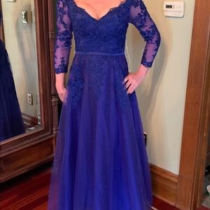 Gorgeous gown tulle and lace. Sz12